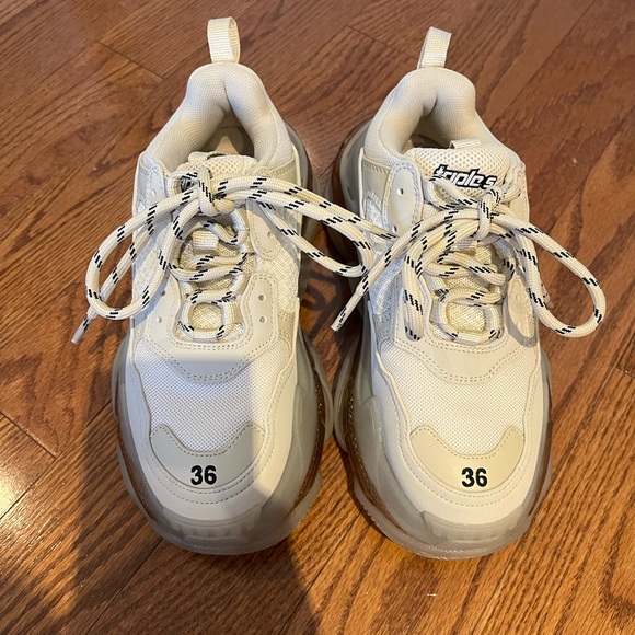 BALENCIAGA Off-White Triple S Sneakers - Picture 7 of 17